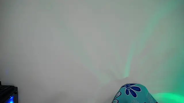 Snapshot of luly_pink chatting on 11/27/25, 04:03 luly pink online show from 11/27/25, 04:03