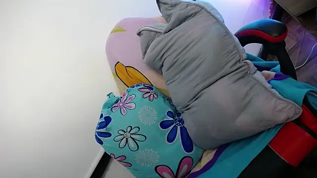 Snapshot of luly_pink chatting on 12/03/25, 03:47 luly pink online show from 12/03/25, 03:47