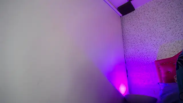 luly pink online show from 04/18/26, 01:20