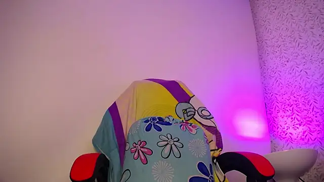luly pink online show from 04/28/26, 03:11