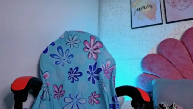 Snapshot of luly_pink chatting on 06/17/26, 04:04 luly pink online show from 06/17/26, 04:04