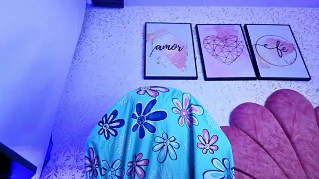 Snapshot of luly_pink chatting on 07/09/26, 03:10 luly pink online show from 07/09/26, 03:10