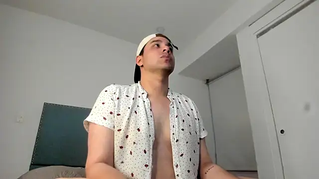 Snapshot of Latin_boy_surprisee chatting on 07/03/26, 01:56 Latin boy surprisee online show from 07/03/26, 01:56