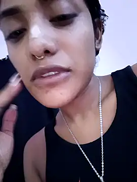 Snapshot of VictoireFeller chatting on 10/13/25, 04:34 VictoireFeller online show from 10/13/25, 04:34