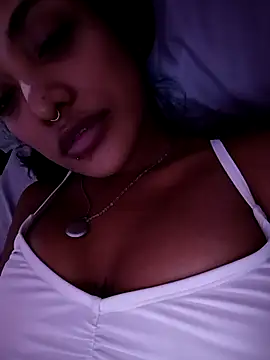 Snapshot of VictoireFeller chatting on 10/16/25, 04:13 VictoireFeller online show from 10/16/25, 04:13