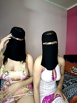 Snapshot of Meral1 chatting on 11/04/25, 11:04 Meral1 online show from 11/04/25, 11:04