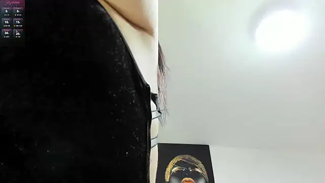 Snapshot of Charlotte_wilson chatting on 03/22/25, 01:32 Charlotte wilson online show from 03/22/25, 01:32