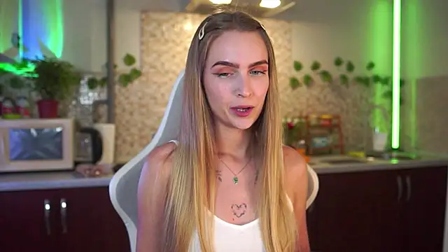 Kamila icee online show from 09/14/25, 04:50