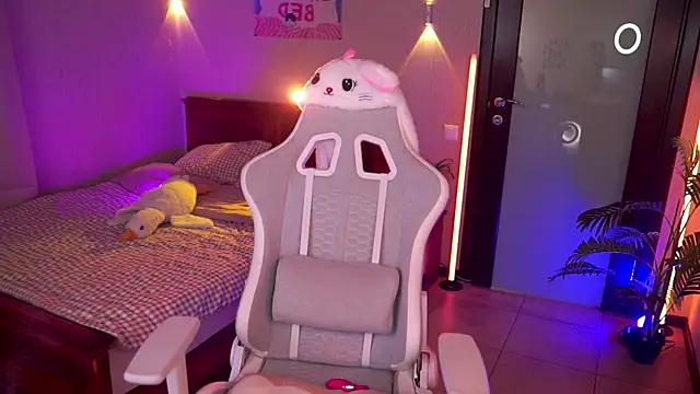 Snapshot of Kamila_icee chatting on 03/27/26, 09:03 Kamila icee online show from 03/27/26, 09:03