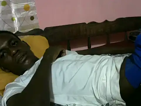 Snapshot of Bigras0011 chatting on 12/05/24, 02:42 Bigras0011 online show from 12/05/24, 02:42