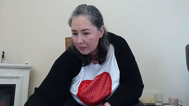 Snapshot of MilfGina chatting on 02/10/25, 03:32 MilfGina online show from 02/10/25, 03:32