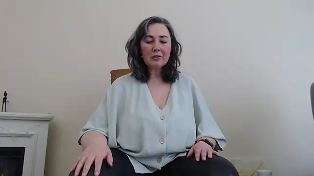 Snapshot of MilfGina chatting on 02/28/25, 12:31 MilfGina online show from 02/28/25, 12:31