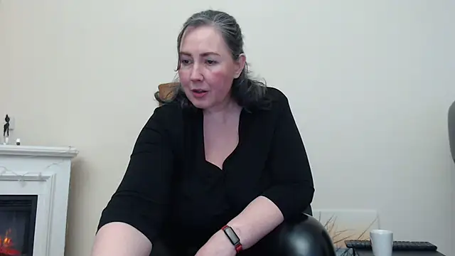 Snapshot of MilfGina chatting on 03/14/25, 08:28 MilfGina online show from 03/14/25, 08:28