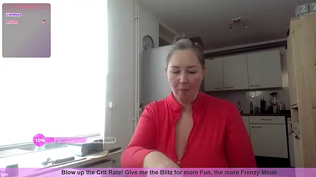 Snapshot of MilfGina chatting on 10/27/25, 08:40 MilfGina online show from 10/27/25, 08:40