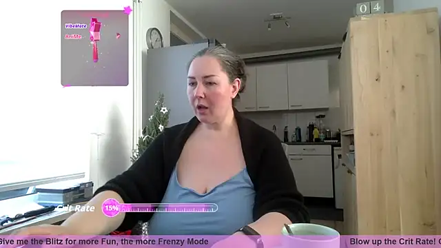 Snapshot of MilfGina chatting on 12/04/25, 12:14 MilfGina online show from 12/04/25, 12:14