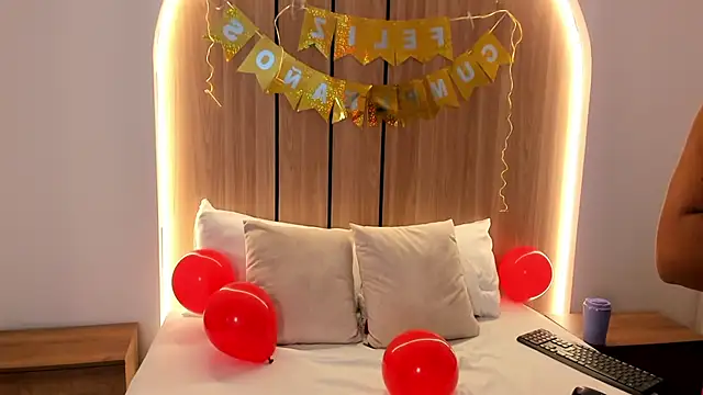 zoe danae  online show from 11/10/25, 12:37