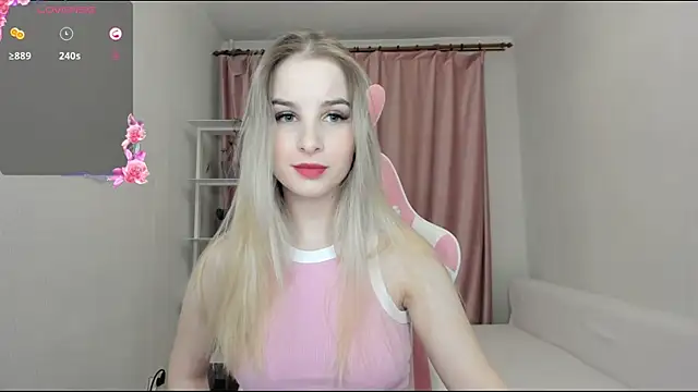 Snapshot of MiraSpaceGirl chatting on 01/05/25, 07:39 MiraSpaceGirl online show from 01/05/25, 07:39