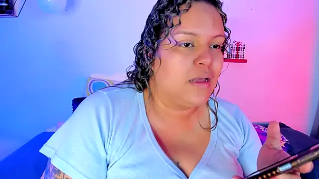 Snapshot of monicabbw_ chatting on 01/05/25, 02:08 monicabbw online show from 01/05/25, 02:08