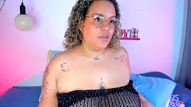 Snapshot of monicabbw_ chatting on 02/21/25, 11:21 monicabbw online show from 02/21/25, 11:21