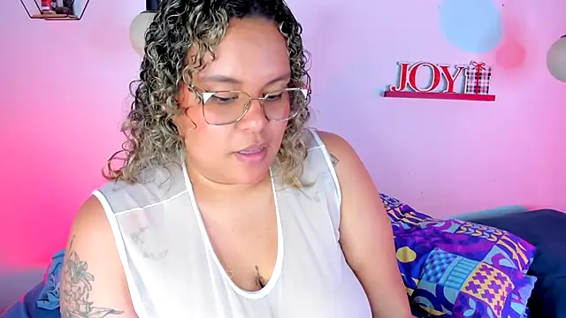 Snapshot of monicabbw_ chatting on 03/04/25, 11:43 monicabbw online show from 03/04/25, 11:43