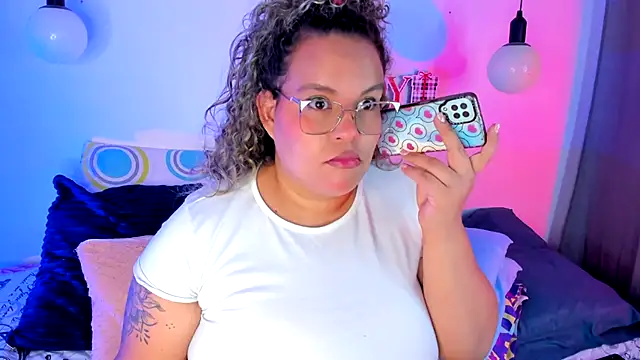 Snapshot of monicabbw_ chatting on 03/10/25, 08:01 monicabbw online show from 03/10/25, 08:01