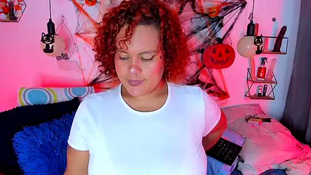 Snapshot of monicabbw_ chatting on 10/17/25, 04:37 monicabbw online show from 10/17/25, 04:37