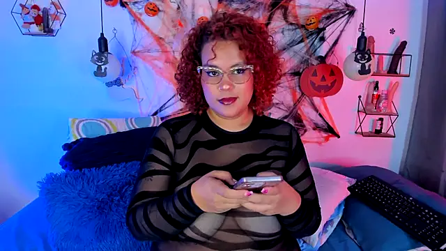 Snapshot of monicabbw_ chatting on 10/25/25, 01:02 monicabbw online show from 10/25/25, 01:02