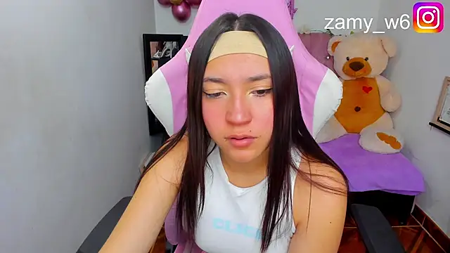 Snapshot of karla_cute01 chatting on 11/28/25, 05:10 karla cute01 online show from 11/28/25, 05:10