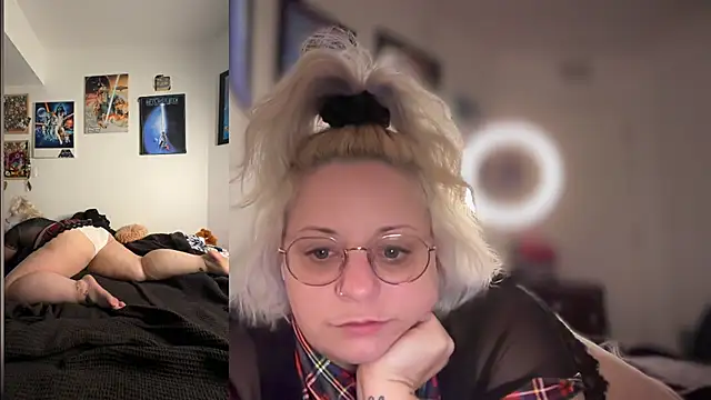 Snapshot of darlingashley chatting on 12/21/24, 05:58 darlingashley online show from 12/21/24, 05:58