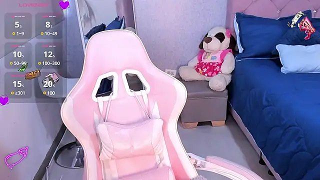 Kenia tompson01 online show from 02/17/25, 09:30