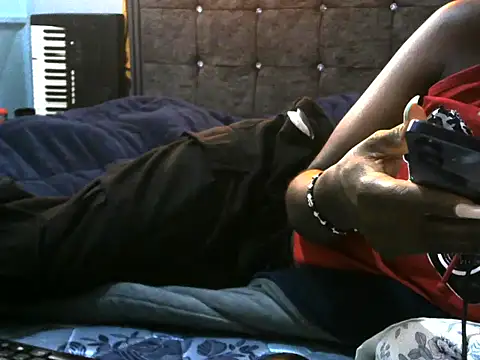 Snapshot of pointy_bloom chatting on 09/10/25, 01:11 pointy bloom online show from 09/10/25, 01:11