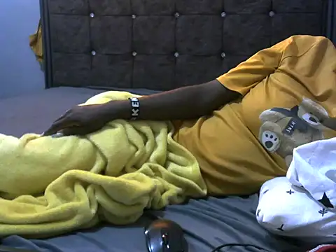 Snapshot of pointy_bloom chatting on 09/15/25, 04:23 pointy bloom online show from 09/15/25, 04:23