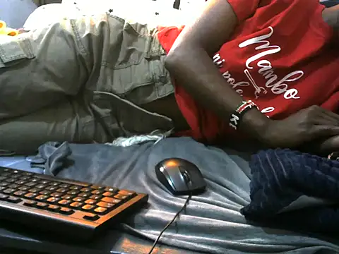 Snapshot of pointy_bloom chatting on 09/20/25, 07:31 pointy bloom online show from 09/20/25, 07:31