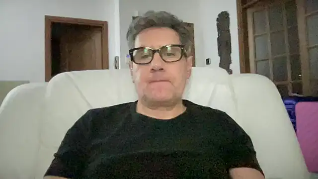 Snapshot of Britmi chatting on 12/07/24, 05:31 Britmi online show from 12/07/24, 05:31