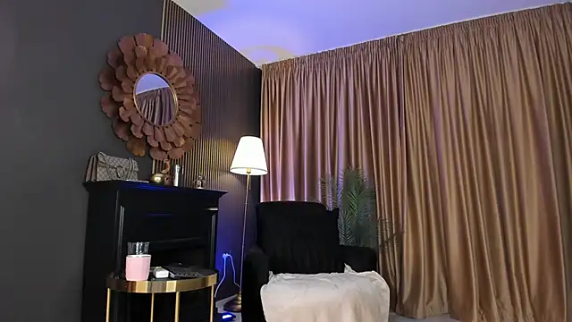 Snapshot of LovingBlondie chatting on 06/18/26, 02:56 LovingBlondie online show from 06/18/26, 02:56