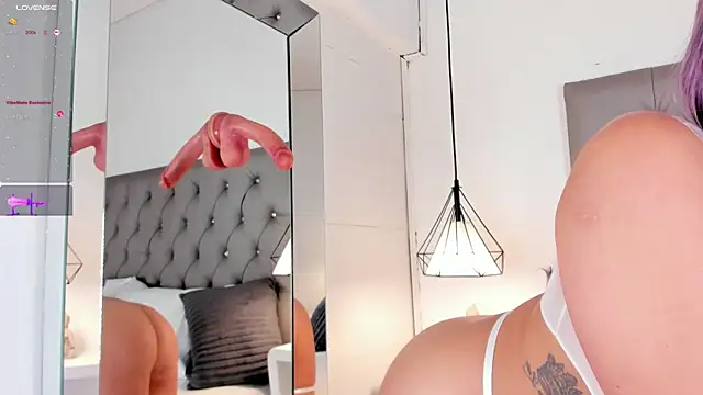 Snapshot of AliceHanz chatting on 01/12/25, 02:56 AliceHanz online show from 01/12/25, 02:56