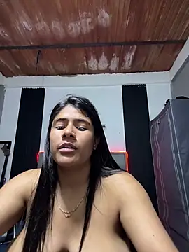 Snapshot of Rubi_boobs_ chatting on 05/05/26, 01:24 Rubi boobs online show from 05/05/26, 01:24