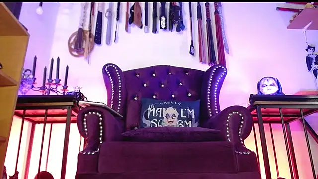 Snapshot of Mistress_Erza chatting on 02/26/25, 01:41 Mistress Erza online show from 02/26/25, 01:41