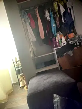 Snapshot of Berry_Bans chatting on 11/17/25, 06:24 Berry Bans online show from 11/17/25, 06:24