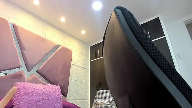 Charlotte Ice1 online show from 12/28/24, 04:20