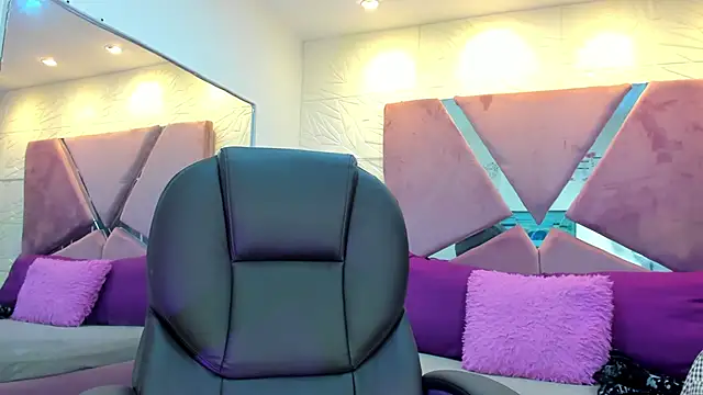 Charlotte Ice1 online show from 09/19/25, 05:24