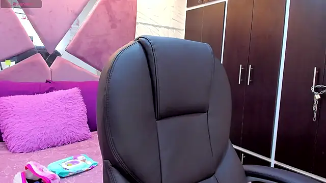 Charlotte Ice1 online show from 10/02/25, 05:20