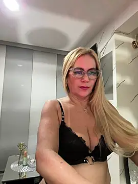 LARIANA RIVERA23 online show from 02/15/26, 06:43