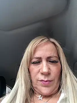 Snapshot of LARIANA_RIVERA23 chatting on 04/23/26, 02:08 LARIANA RIVERA23 online show from 04/23/26, 02:08