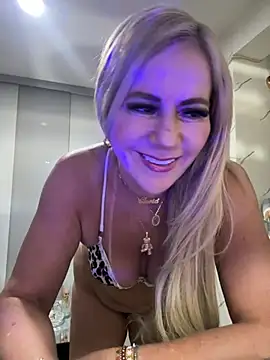 Snapshot of LARIANA_RIVERA23 chatting on 04/29/26, 04:05 LARIANA RIVERA23 online show from 04/29/26, 04:05