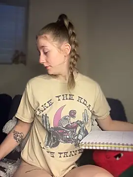 Snapshot of sage__marie chatting on 12/17/24, 10:22 sage marie online show from 12/17/24, 10:22