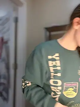 Snapshot of sage__marie chatting on 02/10/25, 02:37 sage marie online show from 02/10/25, 02:37