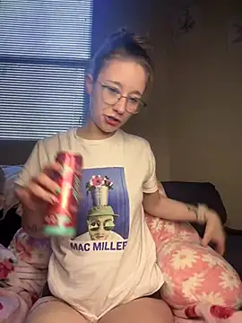 Snapshot of sage__marie chatting on 03/17/25, 12:25 sage marie online show from 03/17/25, 12:25