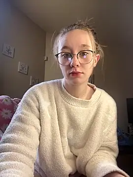 Snapshot of sage__marie chatting on 03/21/25, 12:17 sage marie online show from 03/21/25, 12:17