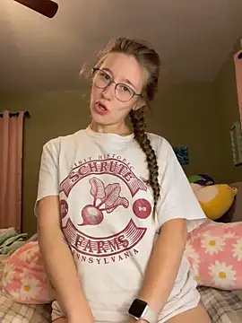 Snapshot of sage__marie chatting on 09/17/25, 10:50 sage marie online show from 09/17/25, 10:50